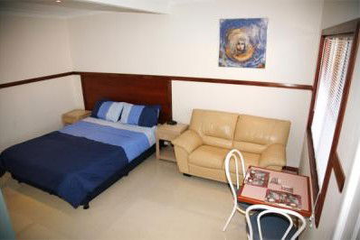 Across Country Motor Inn - Flights 1