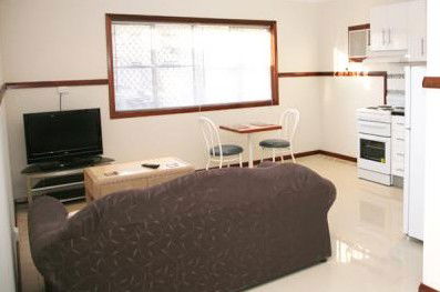 Across Country Motor Inn - Flights 5