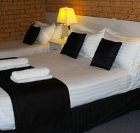 Golden Harvest Motor Inn - Flights
