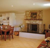 Sherwood Cottages Country Retreat - Flights