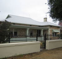 Naracoorte Cottages - MacDonnell House - Flights