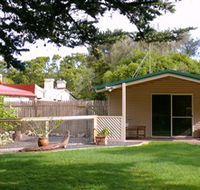 Shiralea Country Cottage - Flights