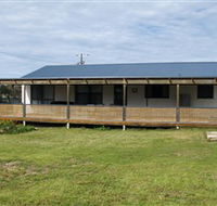 Surfin Sceales Beach House - Flights