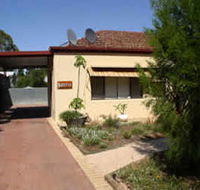 Loxton Smiffy's Bed And Breakfast Sadlier Street - Flights