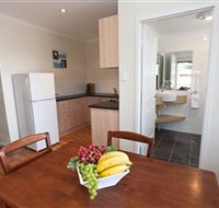 Bay 10 Accommodation - Flights