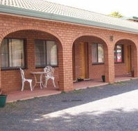Cooma Country Club Motor Inn - Flights