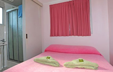 Aukaka Caravan Park - Flights 1