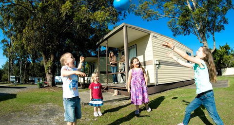 Aukaka Caravan Park - Flights 2