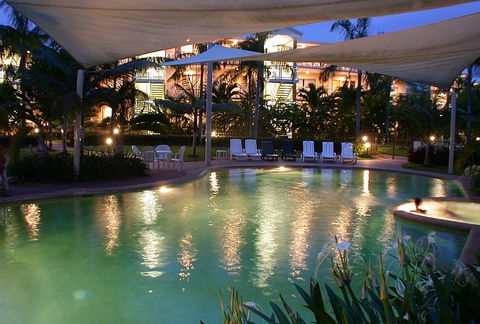 Australis Cairns Beach Resort - Flights 1