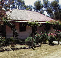 Settlers Cottage - Flights
