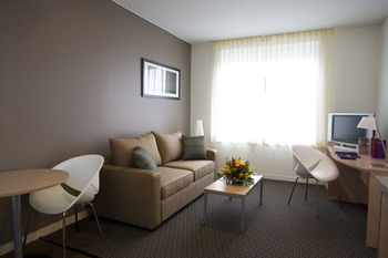 Ibis Melbourne Hotel And Apartments - Flights 14