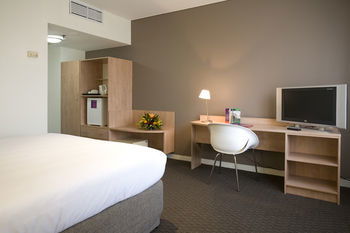 Ibis Melbourne Hotel And Apartments - Flights 16