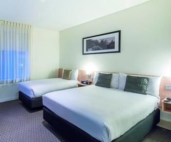 Ibis Melbourne Hotel And Apartments - Flights 18