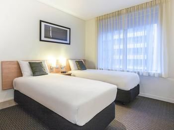 Ibis Melbourne Hotel And Apartments - Flights 53