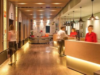 Ibis Melbourne Hotel And Apartments - Flights 62