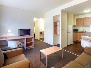 Ibis Melbourne Hotel And Apartments - Flights 65