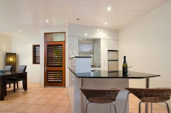 L'Auberge Noosa - Flights 12