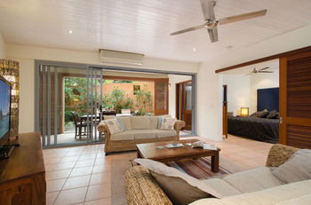 L'Auberge Noosa - Flights 13