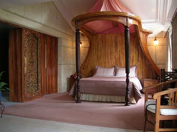 A Camelot Tower & Penthouse - Flights 0