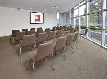 Ibis Melbourne Glen Waverley - Flights 9