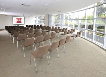 Ibis Melbourne Glen Waverley - Flights 13