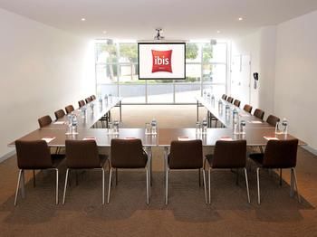 Ibis Melbourne Glen Waverley - Flights 19