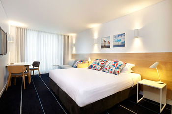 Adina Apartment Hotel Bondi Beach - Flights 18