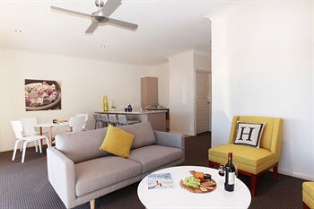 H Boutique Hotel - Flights 3