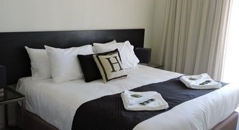 H Boutique Hotel - Flights 13