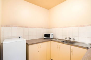 Best Western Fawkner Suites & Serviced Apartments - Flights 50