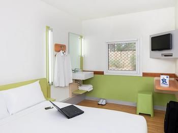 Ibis Budget Fawkner - Flights 24