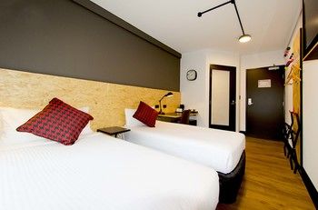 Ibis Budget Sydney East - Flights 12