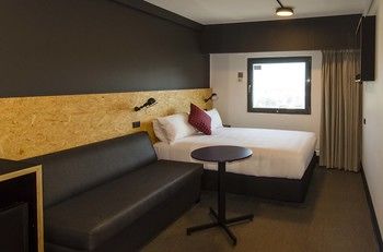 Ibis Budget Sydney East - Flights 13