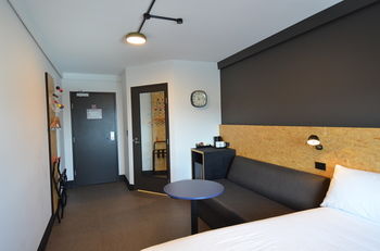 Ibis Budget Sydney East - Flights 14