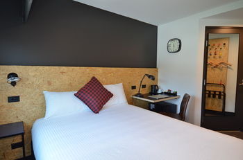 Ibis Budget Sydney East - Flights 18