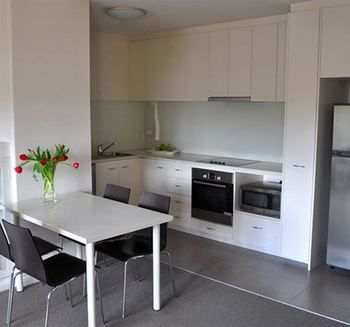 Albert Road Serviced Apartments - Flights 4