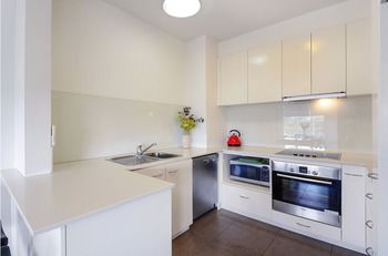 Albert Road Serviced Apartments - Flights 8
