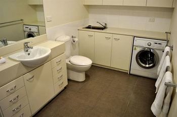 Albert Road Serviced Apartments - Flights 10