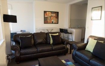 Albert Road Serviced Apartments - Flights 15