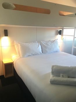 Ibis Budget Casula Liverpool - Flights 7