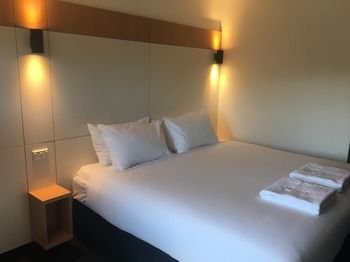 Ibis Budget Casula Liverpool - Flights 8