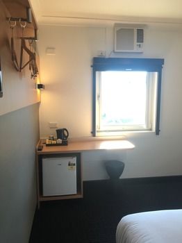 Ibis Budget Casula Liverpool - Flights 11