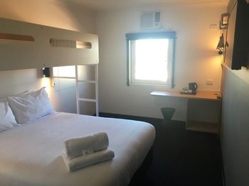 Ibis Budget Casula Liverpool - Flights 12