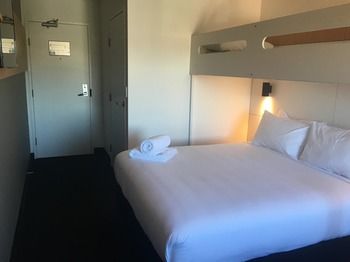 Ibis Budget Casula Liverpool - Flights 14