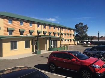 Ibis Budget Casula Liverpool - Flights 17
