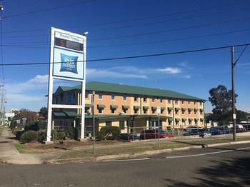 Ibis Budget Casula Liverpool - Flights 18