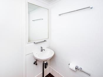 Ibis Budget Casula Liverpool - Flights 39