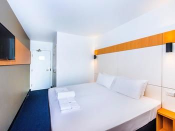 Ibis Budget Casula Liverpool - Flights 43