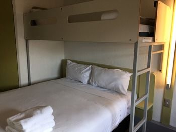 Ibis Budget St Peters - Flights 3