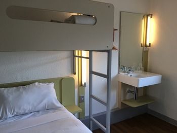 Ibis Budget St Peters - Flights 6